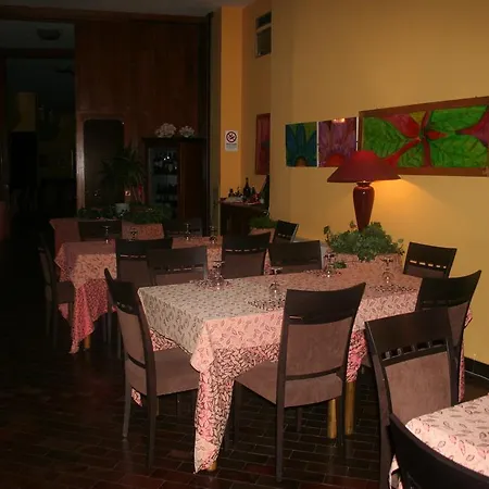 מלון Costa Tiziana Hotel Village קרוטונה