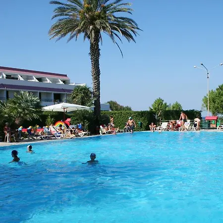 מלון Costa Tiziana Hotel Village 4*