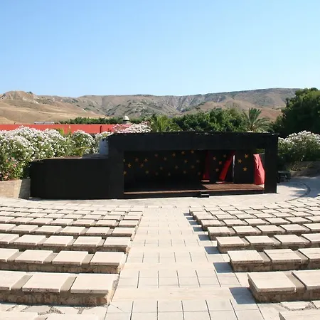 Costa Tiziana Hotel Village מלון קרוטונה