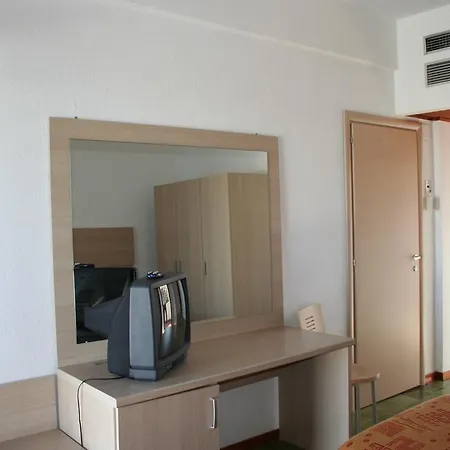 מלון Costa Tiziana Hotel Village 4*
