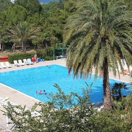 Costa Tiziana Hotel Village מלון 4*
