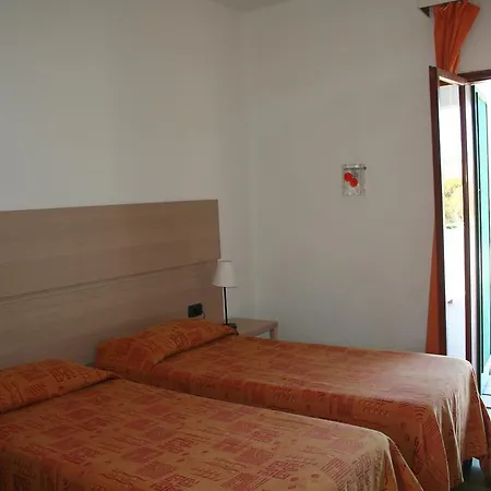 Costa Tiziana Hotel Village מלון