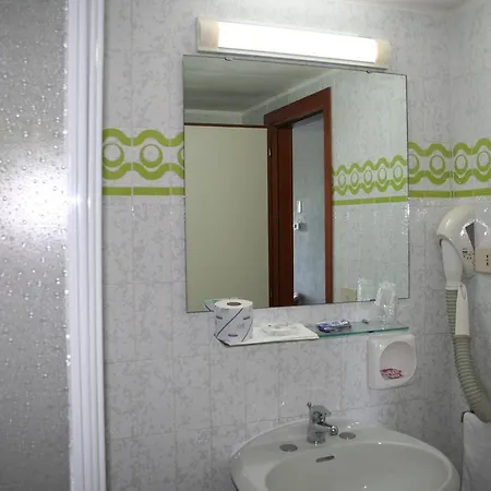 Costa Tiziana Hotel Village מלון