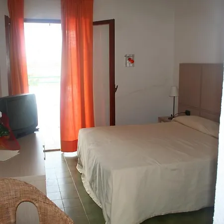 Costa Tiziana Hotel Village מלון 4*