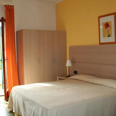 מלון Costa Tiziana Hotel Village 4*